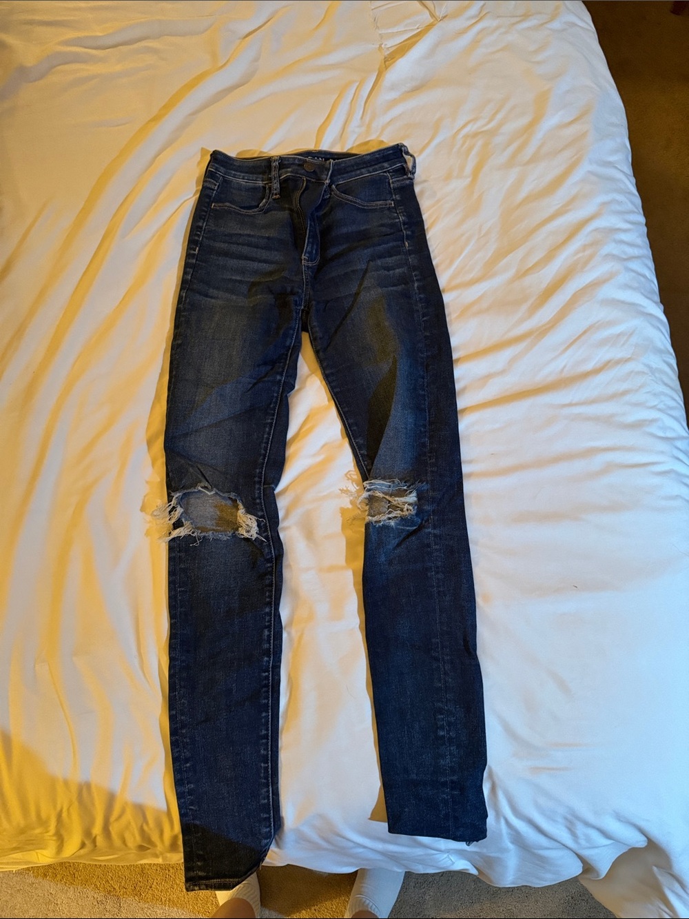 American Eagle Outfitters Dark Blue Distressed Women’s Jeggings